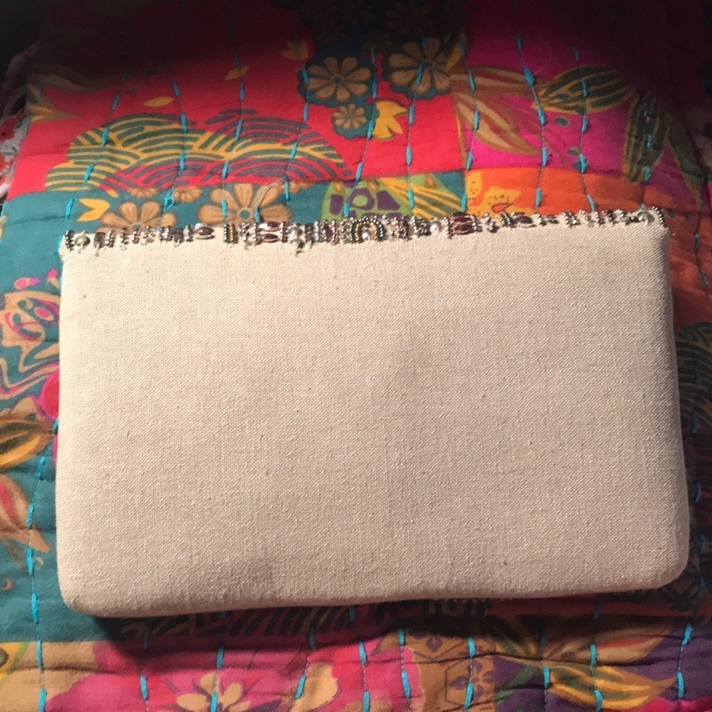 2 Chic Beaded Clutch. NWT - Picture 13 of 14